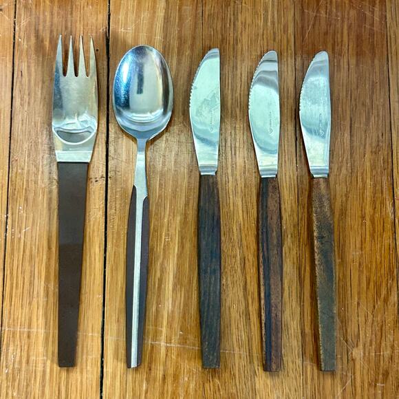Lot of Wooden and Faux Wood Mid-Century Flatware Pieces – 5 Pieces - Picture 2 of 9